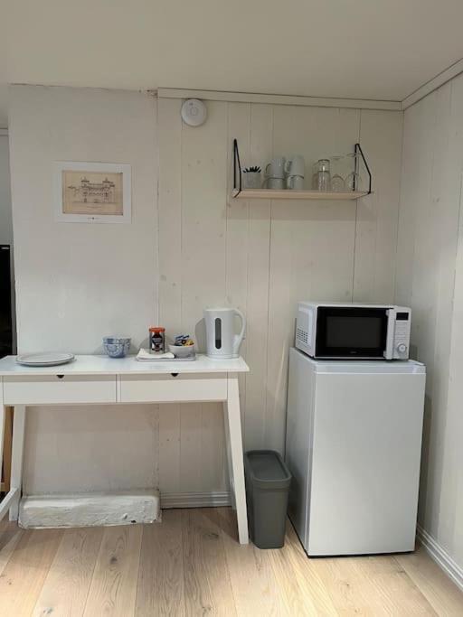 Hybel Med Bad Apartment Egersund Bagian luar foto