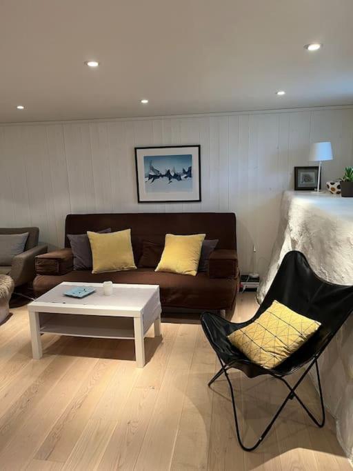 Hybel Med Bad Apartment Egersund Bagian luar foto